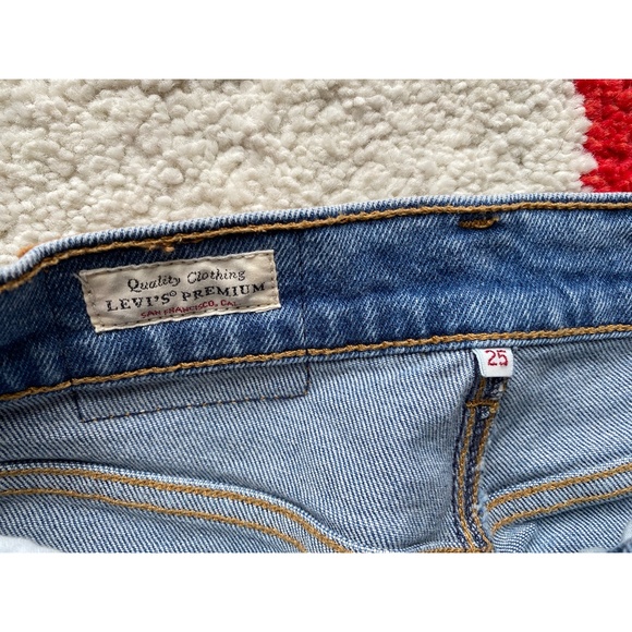 Levi’s Essential High-Waisted Premium Denim skirt Sz 25 - Picture 7 of 7